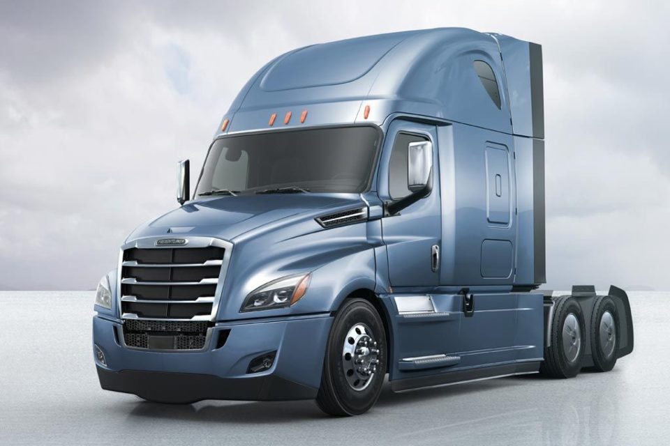 Freightliner entrega primeros tractocamiones Cascadia eléctricos para