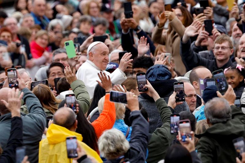 Pope Francis holds weekly General Audience in St. Peter's Square 01201124