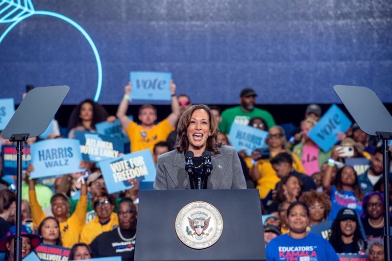 Fotografía de la vicepresidenta de Estados Unidos y candidata demócrata, Kamala Harris. EFE/Andi Rice 01211024