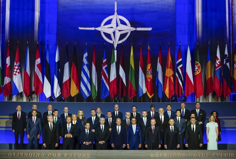 Los líderes de los países miembros de la OTAN y el Secretario General de la OTAN, Jens Stoltenberg, se reúnen para tomar una foto familiar en la ceremonia del 75th Aniversario de la OTAN en el Auditorio Mellon en Washington, DC, EE.UU., 09 julio 2024 01 0