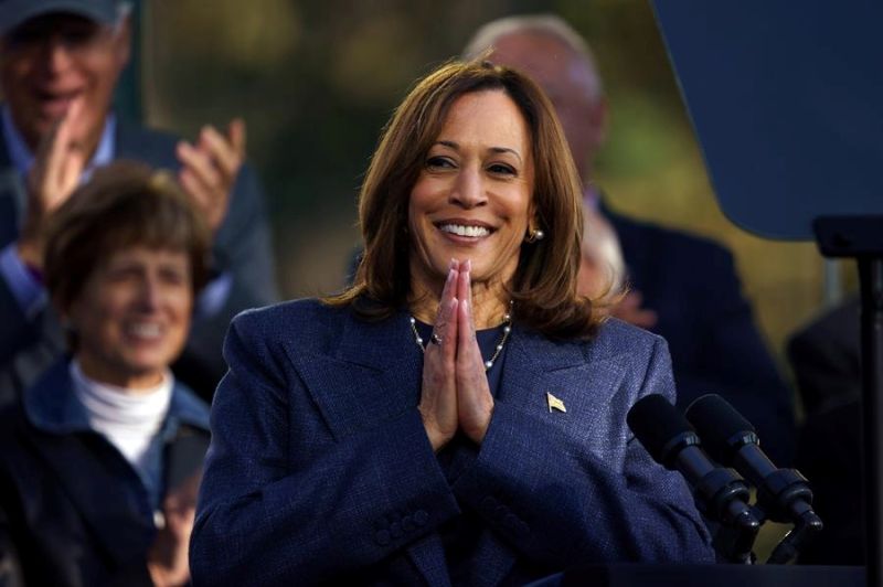 La vicepresidenta estadounidense y actual candidata presidencial demócrata, Kamala Harris, asiste a un mitin en Pensilvania, EE.UU. EFE/WILL OLIVER 01161024