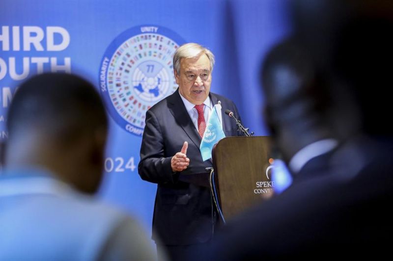 El secretario general de la ONU, António Guterres, comparece ante los medios informativos en la apertura de la III Cumbre del Sur del Grupo de los 77 (G77) + China, que se celebra en Kampala. EFE/EPA/Daniel Irungu 01 220124