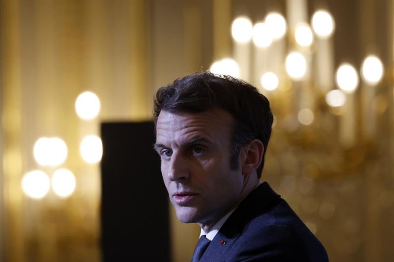 Emmanuel Macron 01 310122