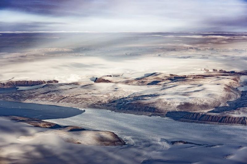 Una vista aérea de archivo de la capa de hielo en el norte de Groenlandia. EFE/EPA/THOMAS TRAASDAHL 01 061223