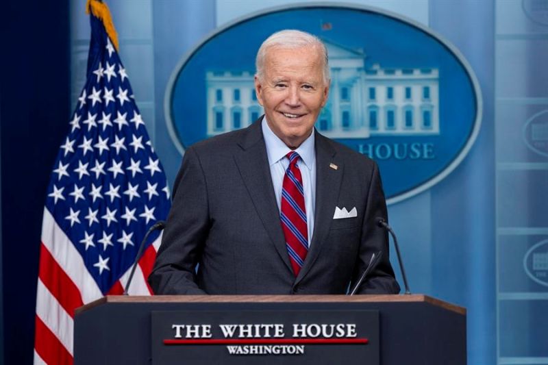 El presidente de Estados Unidos, Joe Biden, responde a una pregunta de los medios de comunicación durante la rueda de prensa diaria en la sala de prensa de la Casa Blanca, en Washington, DC, EE.UU.. EFE/EPA/Shawn Thew 01 041024