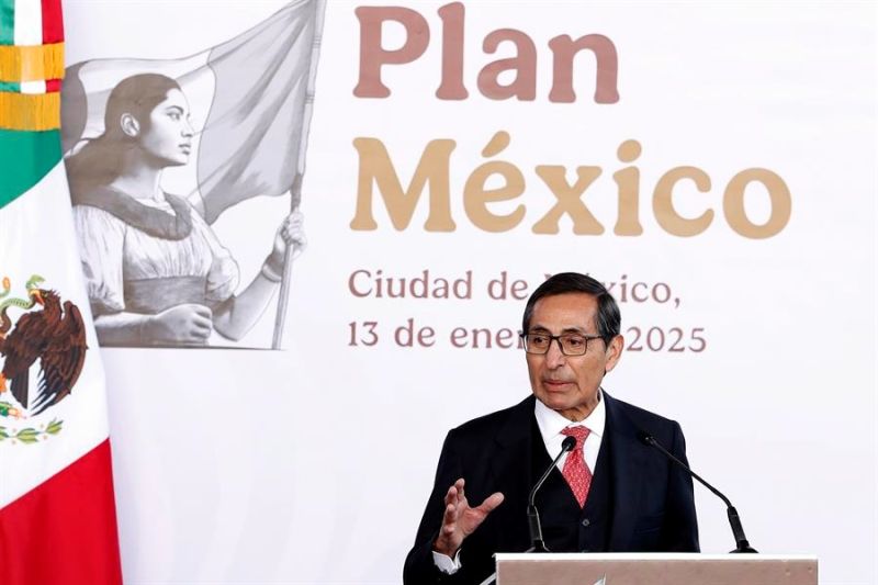 El secretario de Hacienda, Rogelio Ramírez de la O, habla durante la presentación del 'Plan México' este lunes, en el Museo Nacional de Antropología e Historia de la Ciudad de México (México). EFE/ Mario Guzmán 01130125