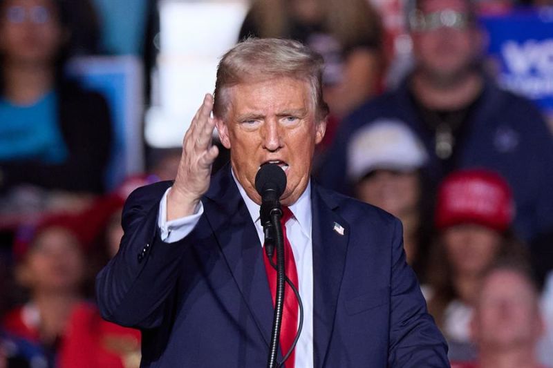 Fotografía de archivo del presidente electo de EE.UU., Donald Trump. EFE/EPA/ALLISON DINNER