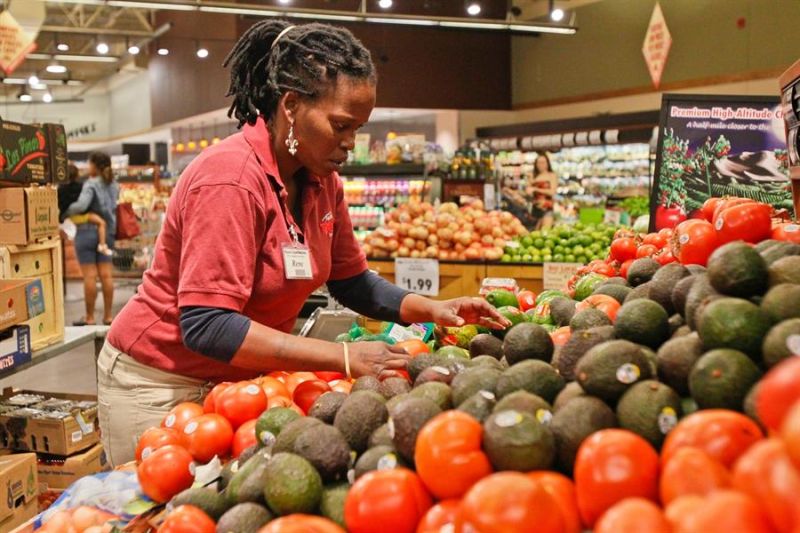 Los precios de consumo subieron en un mes nueve décimas, según esta estadística. 