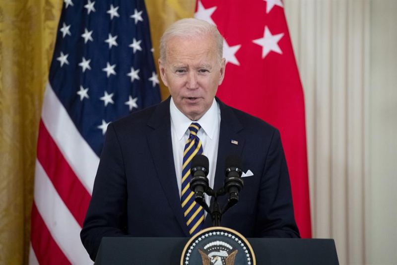 El presidente de Estados Unidos, Joe Biden, habla durante una rueda de prensa conjunta con el primer ministro de Singapur, Lee Hsien Loong (fuera de cuadro, en Washington, este 29 de marzo de 2022.