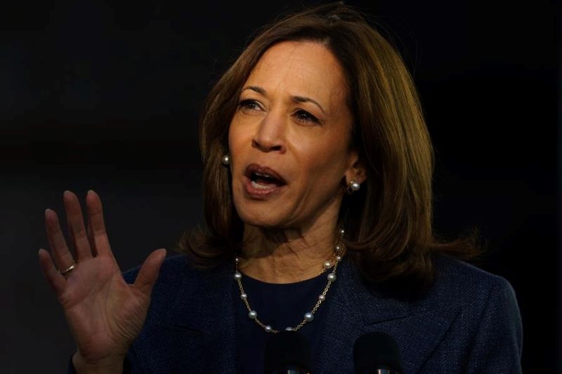 La vicepresidenta estadounidense y actual candidata presidencial demócrata, Kamala Harris, asiste a un mitin en el condado de Bucks, Pensilvania, EE.UU. EFE/WILL OLIVER 01171024