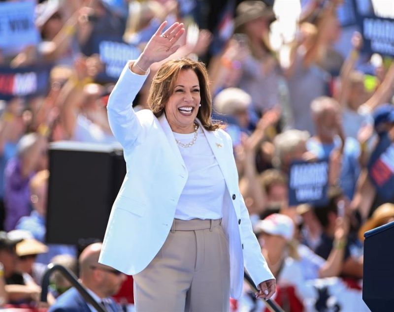 La vicepresidenta de EE.UU. y aspirante demócrata en las elecciones del próximo noviembre, Kamala Harris, durante un acto de campaña el pasado 7 de agosto. EFE/EPA/CRAIG LASSIG 01 160824