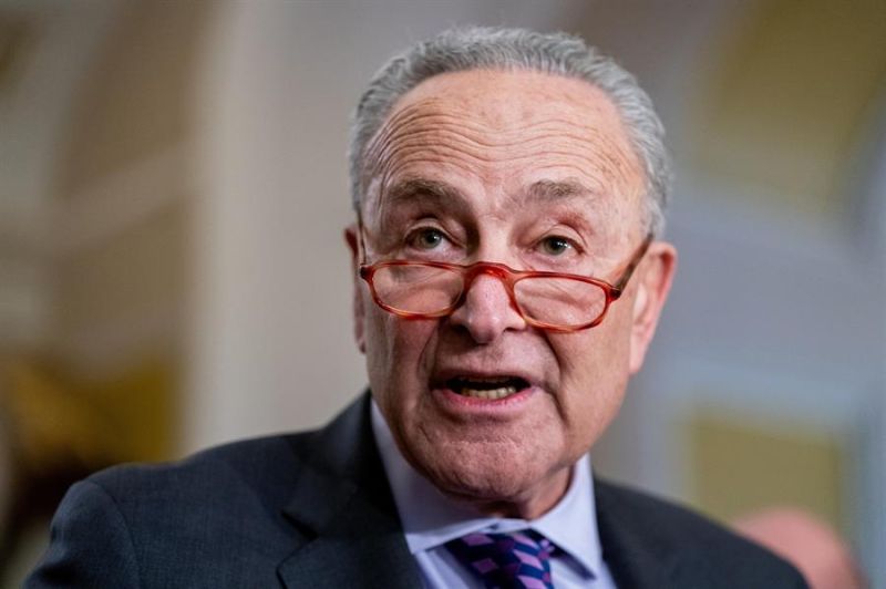 El líder de la mayoría del Senado, el demócrata Chuck Schumer, en una fotografía de archivo. EFE/Shawn Thew 01 080124