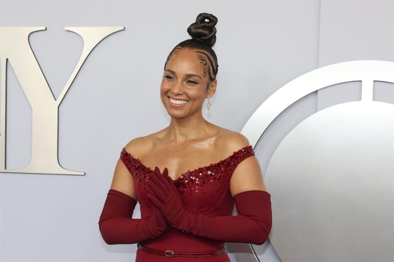 Fotografía de archivo de la cantante y compositora estadounidense, Alicia Keys. EFE/EPA/SARAH YENESEL