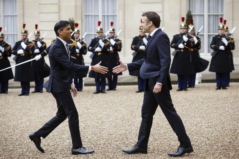 El primer ministro británico, Rishi Sunak, y el presidente francés, Emmanuel Macron. EFE/EPA/YOAN VALAT 01 100323