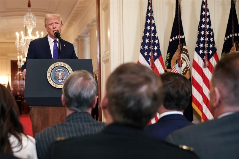 El presidente de Estados Unidos, Donald Trump, habla durante un evento en la Sala Este de la Casa Blanca en Washington, DC, EE.UU., el 29 de enero de 2025. EFE/EPA/Samuel Corum / POOL 01300125