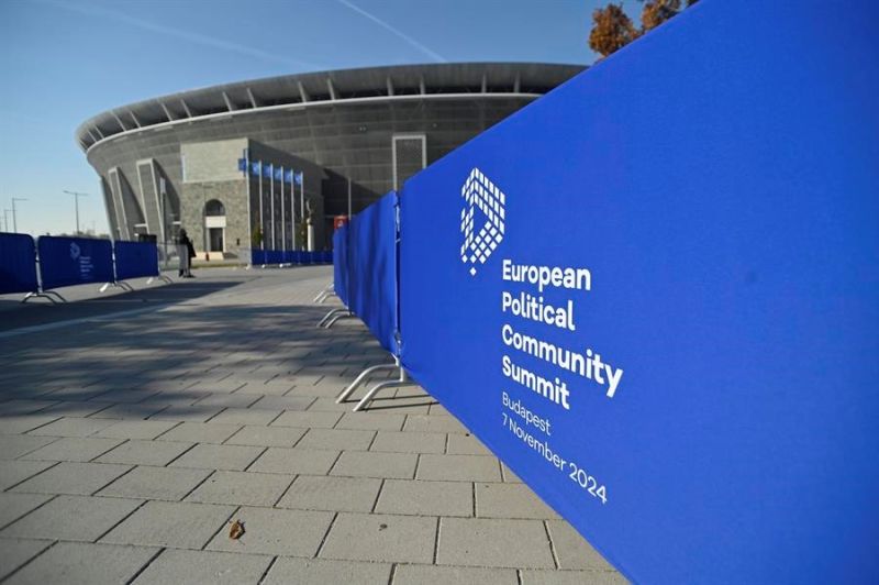 ntrada al Puskas Arena de Budapest, donde se reúnen los líderes de la CPE. EFE/EPA/ZOLTAN BALOGH HUNGARY OUT 01071124