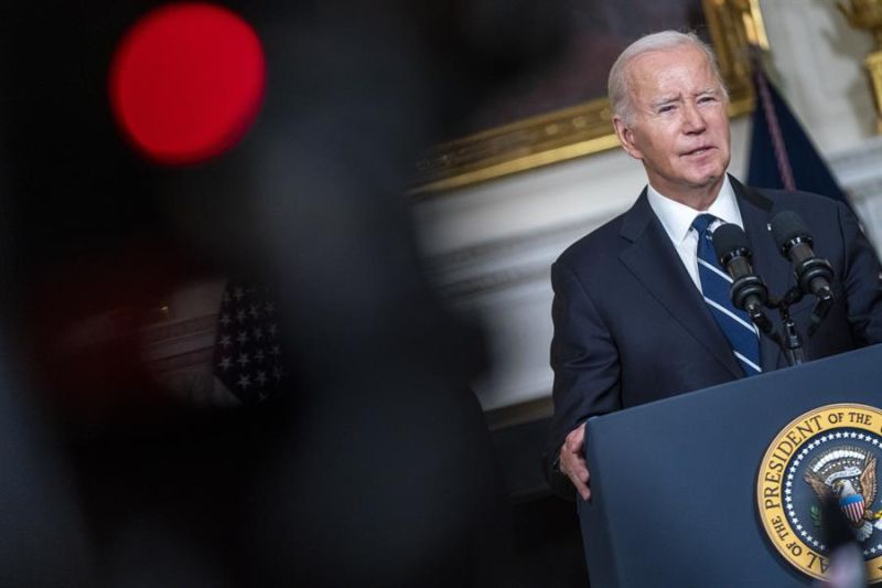 El presidente de Estados Unidos, Joe Biden (c), habla en la Casa Blanca, Washington. EFE/Shawn Thew 01 111023