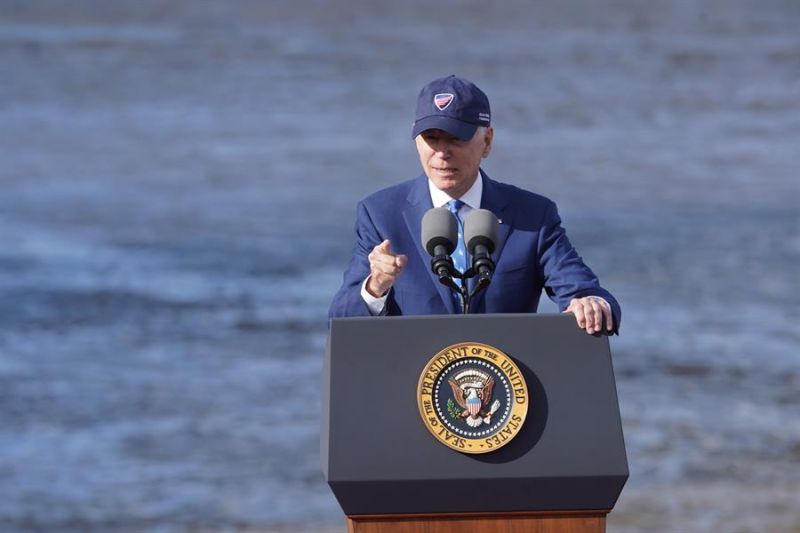 El presidente de los Estados Unidos, Joe Biden, habla en el muelle de Pete Rose en Covington, Kentucky, Estados Unidos, el 4 de enero de 2023. 01 040123