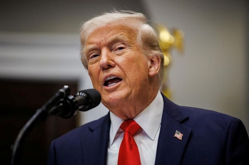 El presidente de Estados Unidos, Donald Trump, fue registrado este lunes, 3 de marzo, durante una intervención, en el Salón Roosevelt de la Casa Blanca, en Washington DC (EE.UU.). EFE/Samuel Corum/Pool 01030325