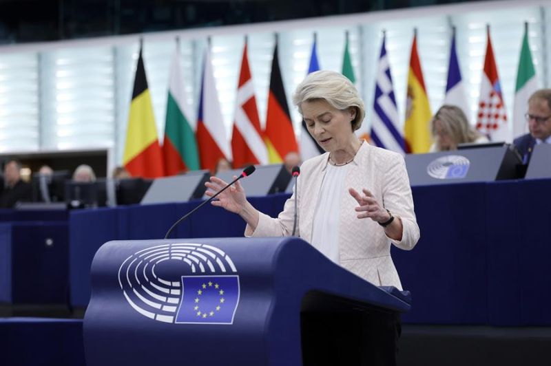 La titular saliente y candidata a la reelección a la presidencia de la Comisión Europea, Ursula von der Leyen, en su discurso de investidura este jueves en el Parlamento Europeo en Estrasburgo, Francia. EFE/EPA/RONALD WITTEK 01 180724