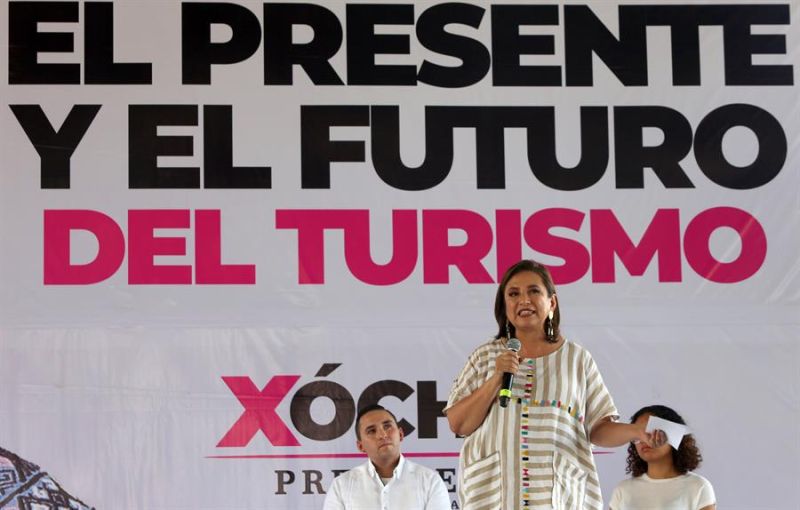 La candidata a la presidencia de México por la coalición opositora 'Fuerza y Corazón por México', Xochitl Gálvez, fue registrada este sábado, 16 de marzo, durante un acto de campaña, en Cancún (estado mexicano de Quintana Roo). EFE/Alonso Cupul 01 180324