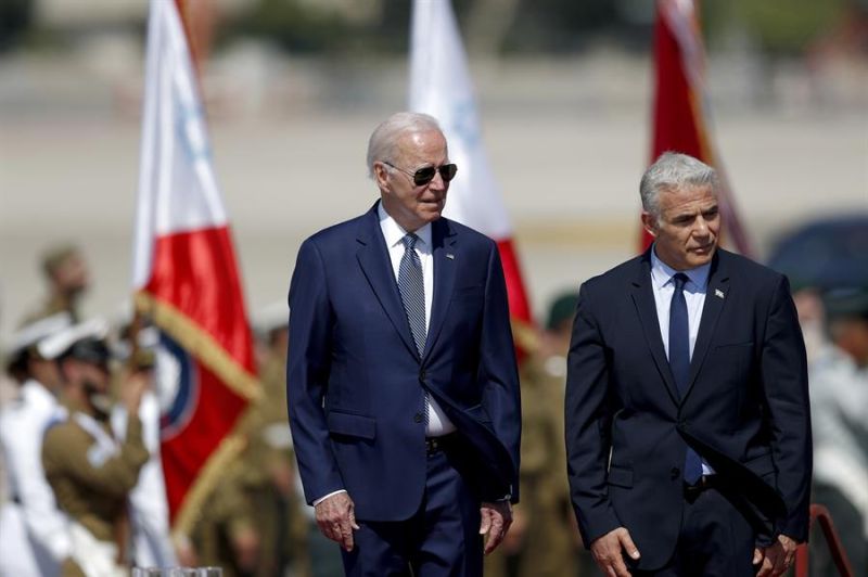 El presidente de Estados Unidos, Joe Biden, y el primer ministro en funciones de Israel, Yair Lapid. 01 140722