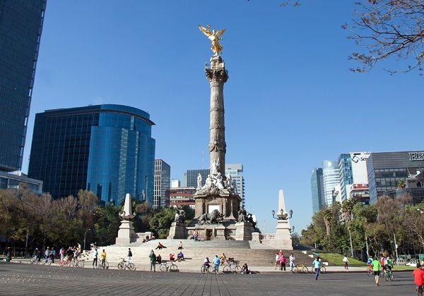 Resultado de imagen para fiesta mexicana en el angel de la independencia