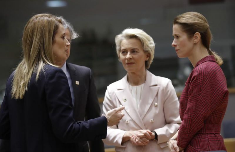 (De izq. a der.) La presidenta del Parlamento Europeo, Roberta Metsola, la primera ministra de Estonia, Kaja Kallasand, y la presidenta de la Comisión Europea, Ursula von der Leyen, durante la reunión del Consejo Europeo en Bruselas este 15 de diciembre. 