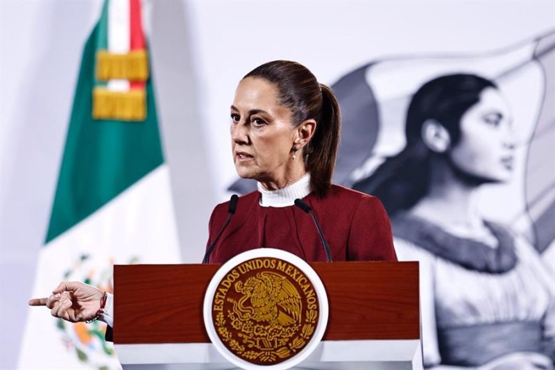 La presidenta de México, Claudia Sheinbaum, habla durante una rueda de prensa este miércoles, en Palacio Nacional en Ciudad de México (México). EFE/Sáshenka Gutiérrez 01051224