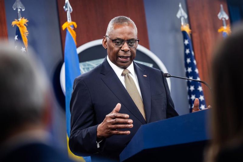 Fotografía de archivo del secretario de Defensa de Estados Unidos, Lloyd Austin.  EFE/EPA/JIM LO SCALZO 01 030524