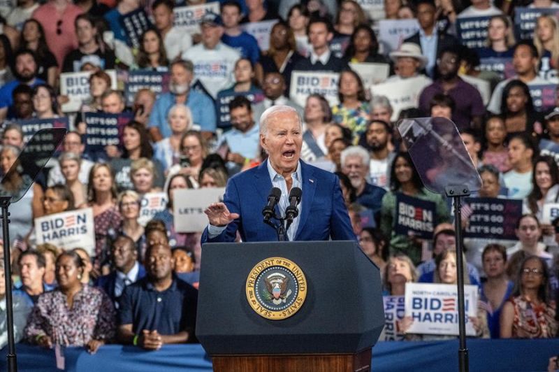 El presidente estadounidense Joe Biden habla ante la multitud durante un evento de campaña en Raleigh, Carolina del Norte, Estados Unidos, 28 de junio de 2024. EFE/STAN GILLILAND 01 010724