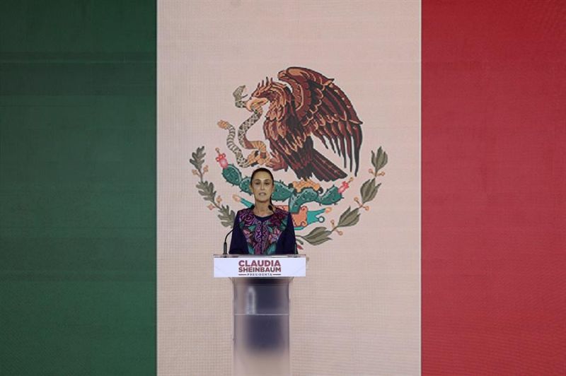 La candidata oficialista a la presidencia de México, Claudia Sheinbaum, habla durante una conferencia de prensa este lunes en la Ciudad de México (México).EFE/José Méndez 01 030624