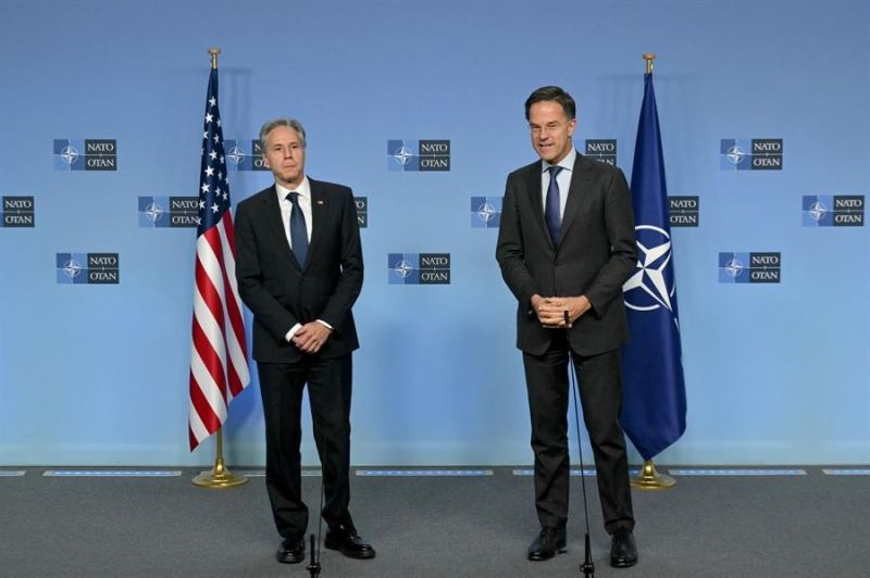 El secretario de Estado de EE.UU., Antony Blinken,y el secretario general de la OTAN, Mark Rutte. EFE/EPA/NICOLAS TUCAT / POOL 01131124