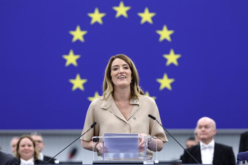 Roberta Metsola pronuncia una declaración tras ser reelegida Presidenta del Parlamento Europeo durante una sesión plenaria del parlamento en Estrasburgo, Francia, el 16 de julio de 2024. efe 01 170724