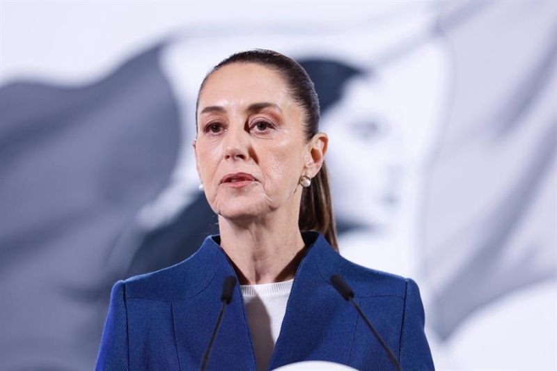 La presidenta de México, Claudia Sheinbaum, participa este martes durante una rueda de prensa matutina en Palacio Nacional de la Ciudad de México (México). EFE/Sáshenka Gutiérrez