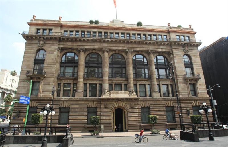 Vista general del edificio del Banco Nacional de México Banco, en Ciudad de México. 