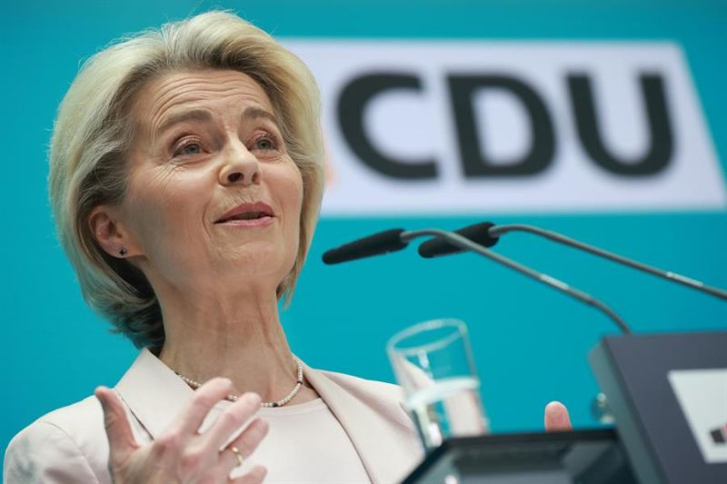 La presidenta de la Comisión Europea, Ursula von der Leyen, habla durante una conferencia de prensa en la sede del partido Unión Demócrata Cristiana (CDU) en Berlín, Alemania, el 10 de junio de 2024. EFE